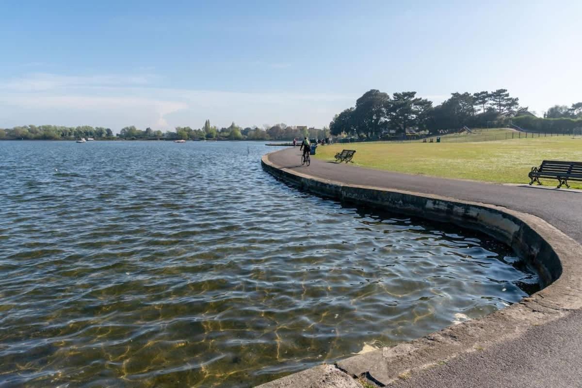 Park Lake View Poole Buitenkant foto